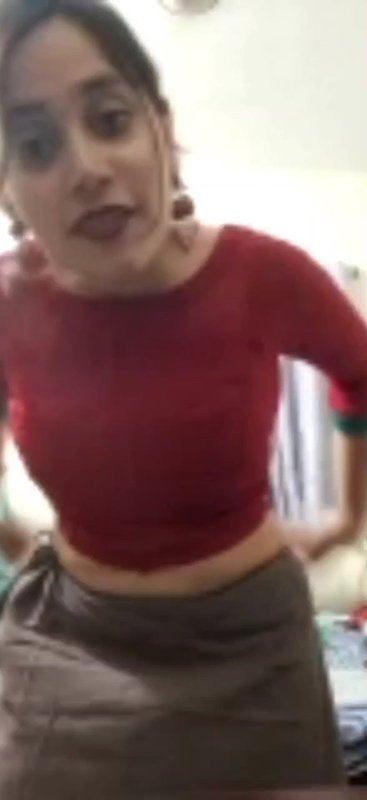 Beautiful bengali girl hot cleavage2