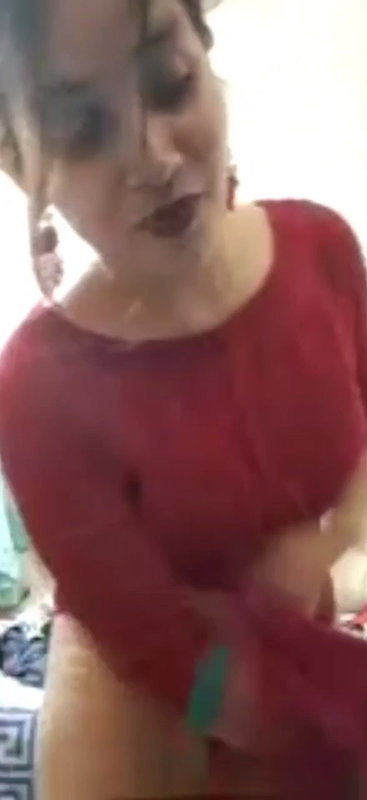 Beautiful bengali girl hot cleavage2