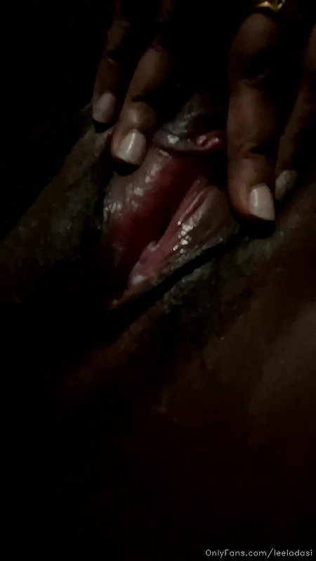 Indian big boobs hot model leela dasi showing boobs and dildo masturbating