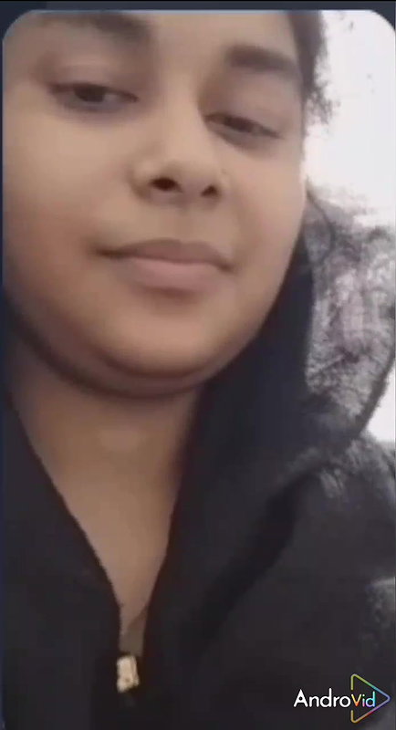 Topless hijab girl seduces boyfriend on live cam