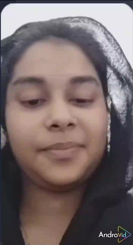 Topless hijab girl seduces boyfriend on live cam