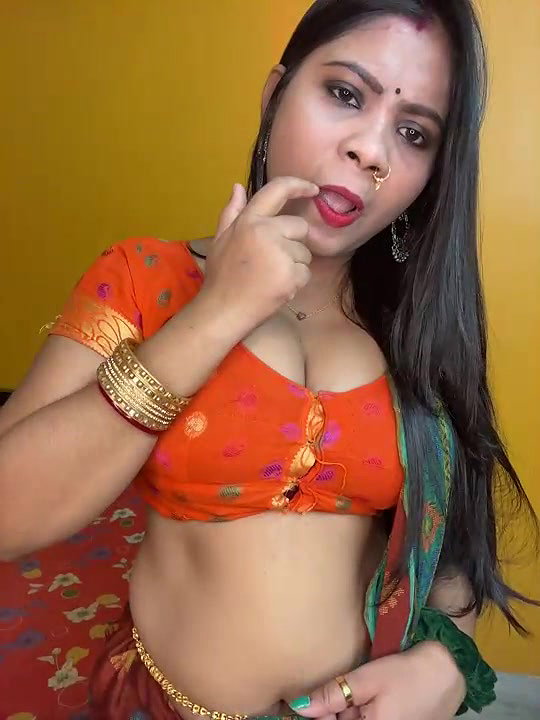 Big boobs Red queen showing boobs and Pussy fingering