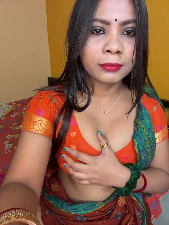 Big boobs Red queen showing boobs and Pussy fingering