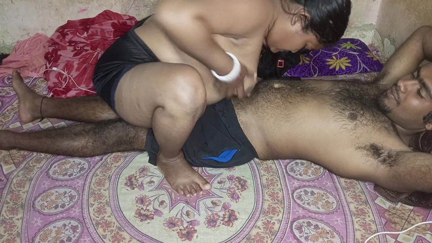 Desi college bhabhi hot boobs suking – unknown girl stops my bike, I take her on my bike and take her home and kiss her boobs.