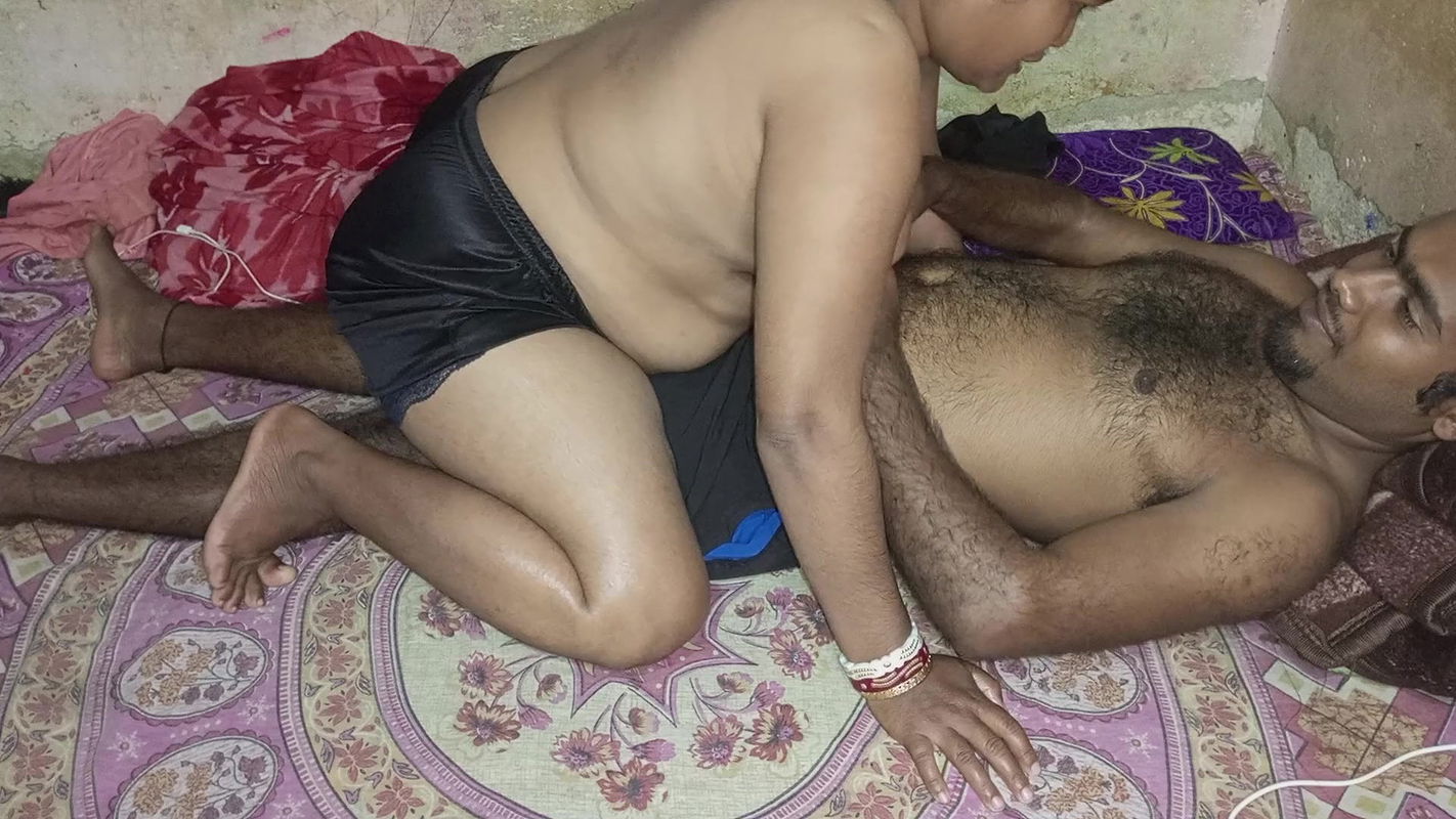 Desi college bhabhi hot boobs suking – unknown girl stops my bike, I take her on my bike and take her home and kiss her boobs.