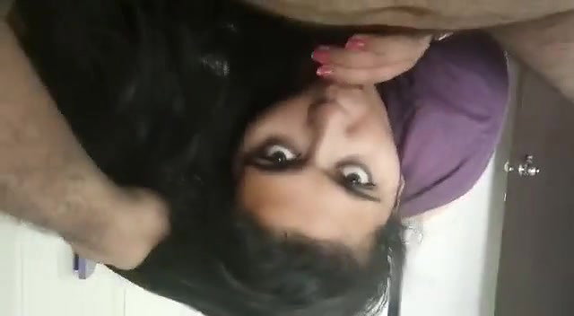 Desi cute girl suck her bf dick
