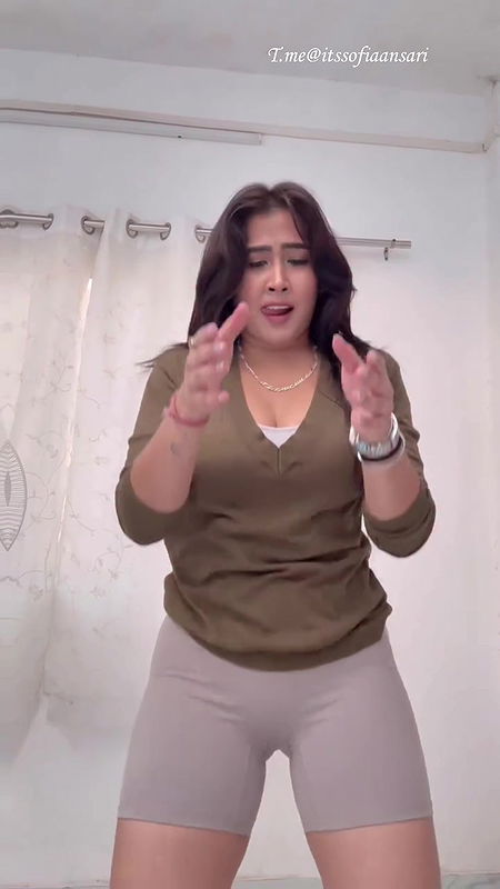 BUSTY HOTTIE SOFIA ANSARI MESMERIZING SEXY IN BLACK SAREE