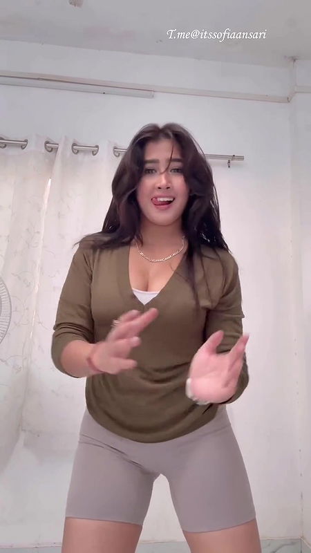 BUSTY HOTTIE SOFIA ANSARI MESMERIZING SEXY IN BLACK SAREE