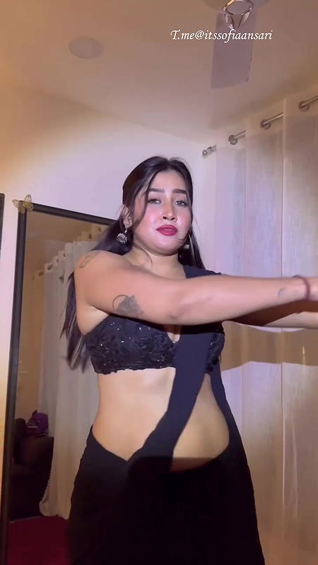 BUSTY HOTTIE SOFIA ANSARI MESMERIZING SEXY IN BLACK SAREE