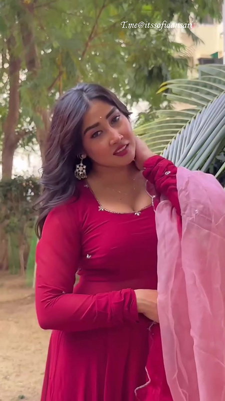 DESIRED SOFIA BUSTY TEMPTRESS SEXY IN DESI ATTIRE