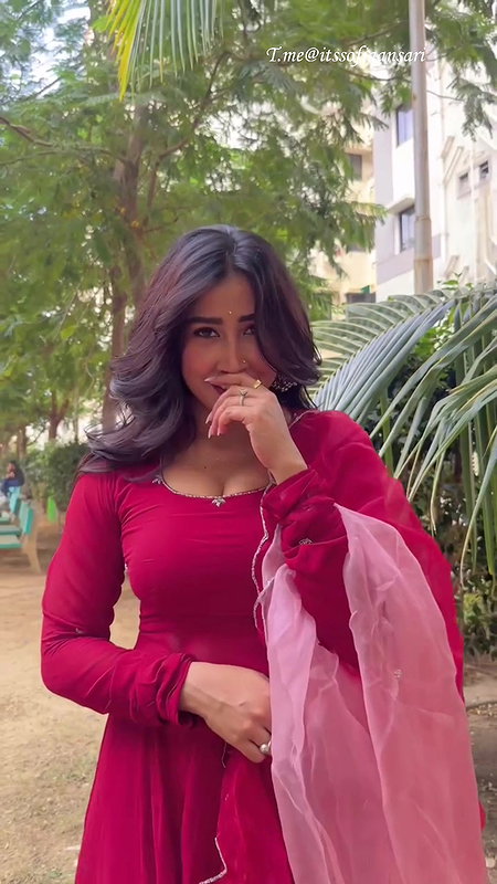 DESIRED SOFIA BUSTY TEMPTRESS SEXY IN DESI ATTIRE