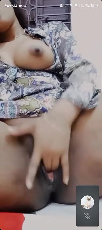 Horny gf pussy fingering