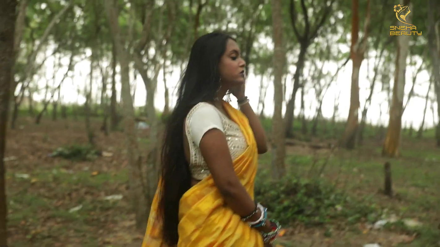 Horny bhabhi hot navel show sensual photoshoot