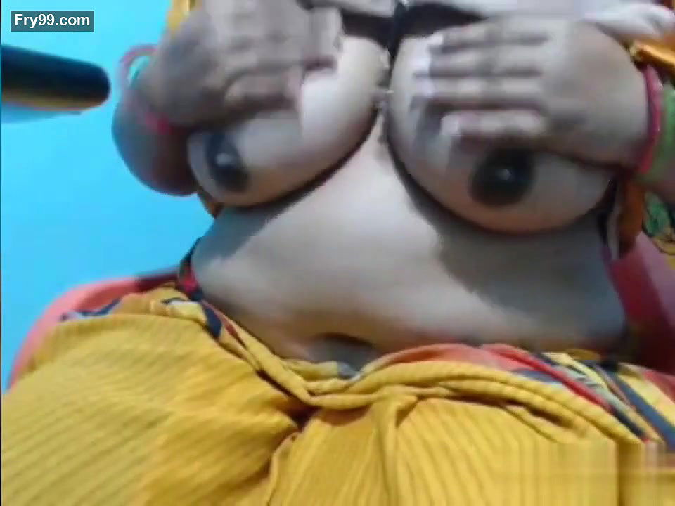 Hot bbw aunty showing huge boobs