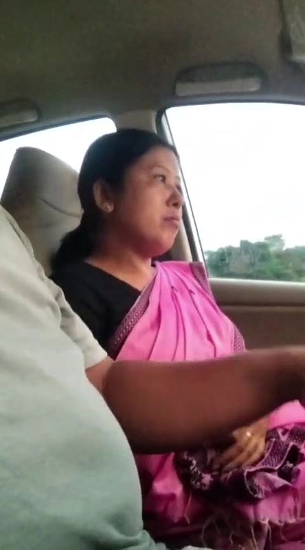 Bhabhi blowjob in running car