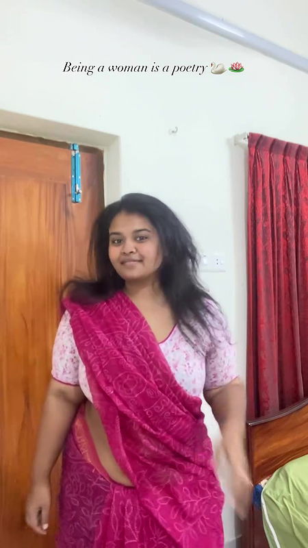 chubby dusky girl sexy navel in red saree