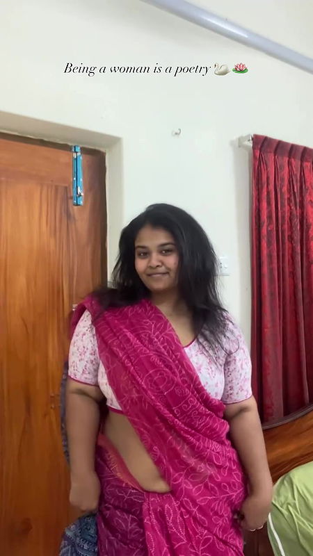 chubby dusky girl sexy navel in red saree