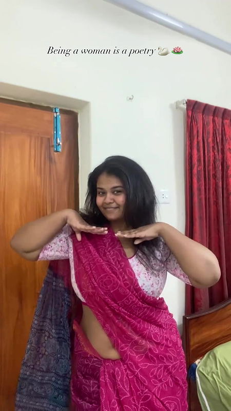 chubby dusky girl sexy navel in red saree