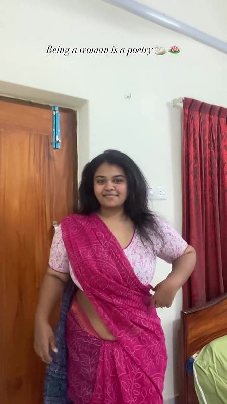 chubby dusky girl sexy navel in red saree