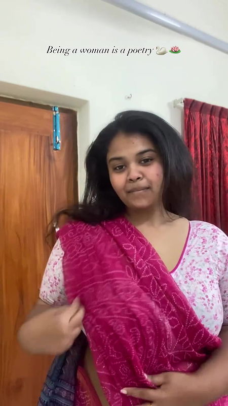 chubby dusky girl sexy navel in red saree