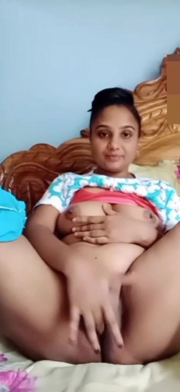 Indian village bhabi big tits out from dress and fingering on vc