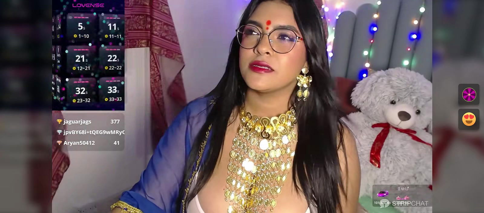 Bengali Bhabhi in saree showing boobs