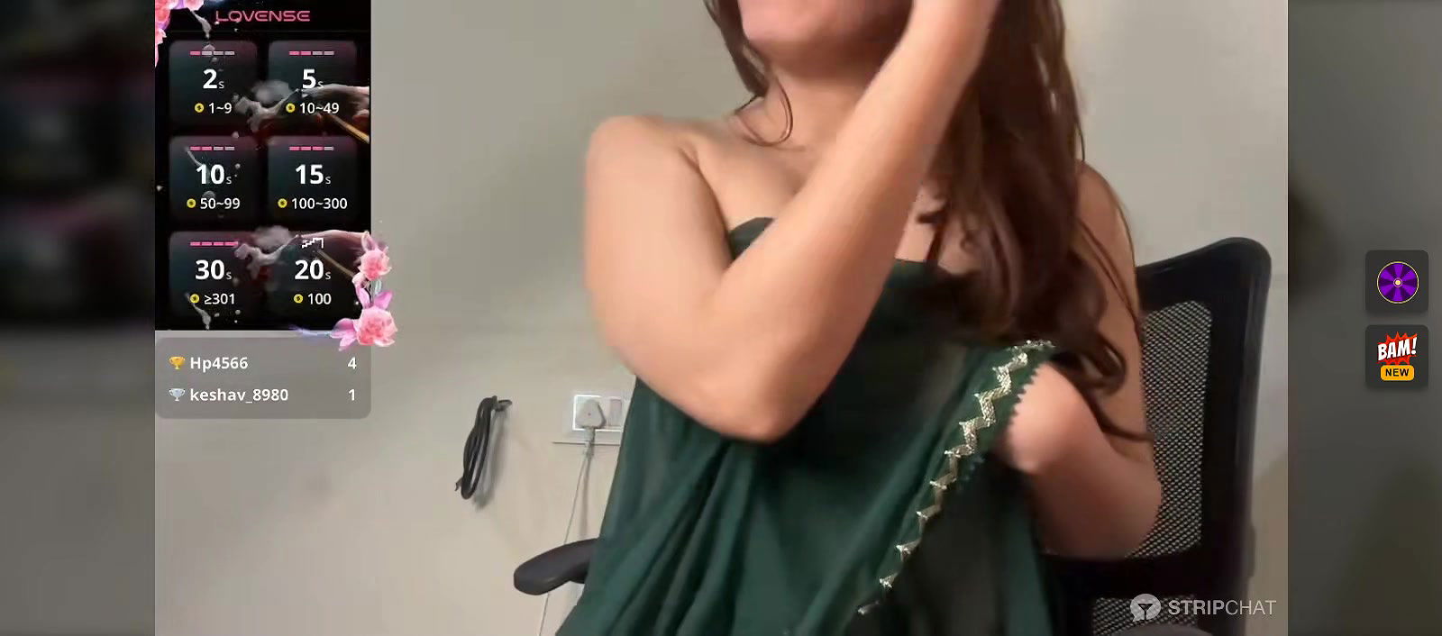 Horny babe wearing only Saree showing her beautiful body