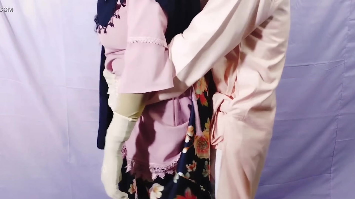 Muslim Hijabi Beautiful Housewife Fucking with Neighbor – With Clear Bangla Audio