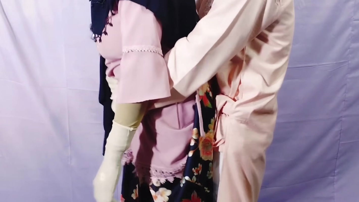 Muslim Hijabi Beautiful Housewife Fucking with Neighbor – With Clear Bangla Audio