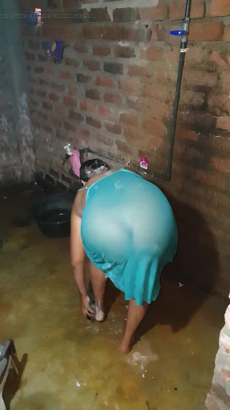 Slutwife Hot Bath at the Bathroom