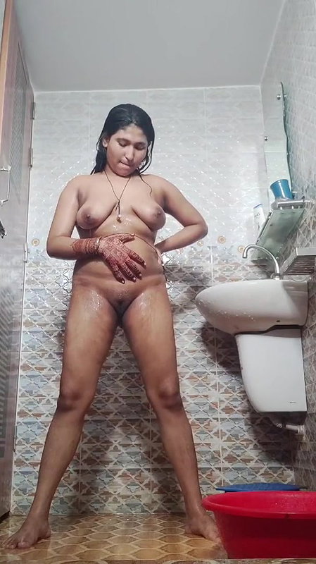 Bhabi bathing naked capture by herself for her devar2