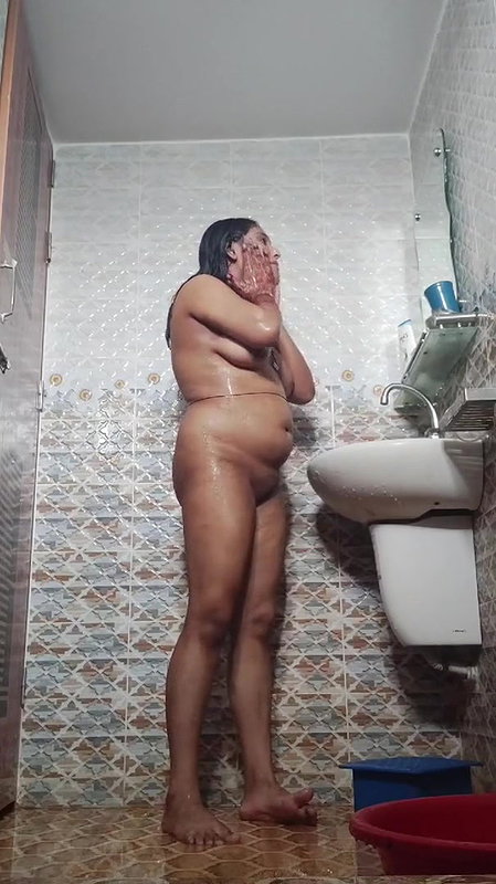 Bhabi bathing naked capture by herself for her devar2