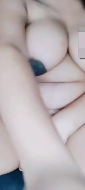 Tanker bhabi play with her shaggy big tits 22