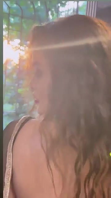 Prajakta Dussane Saree Slutty TEMPTING BACKLESS TEASE2