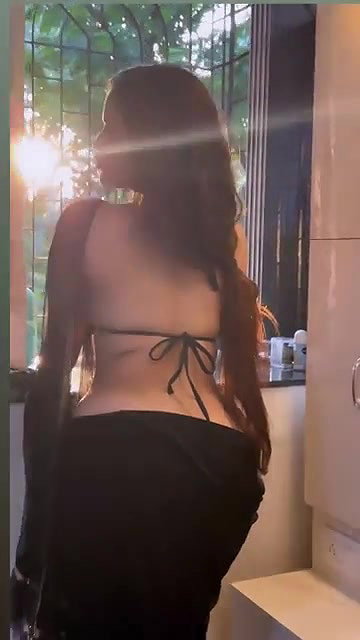 Prajakta Dussane Saree Slutty TEMPTING BACKLESS TEASE2