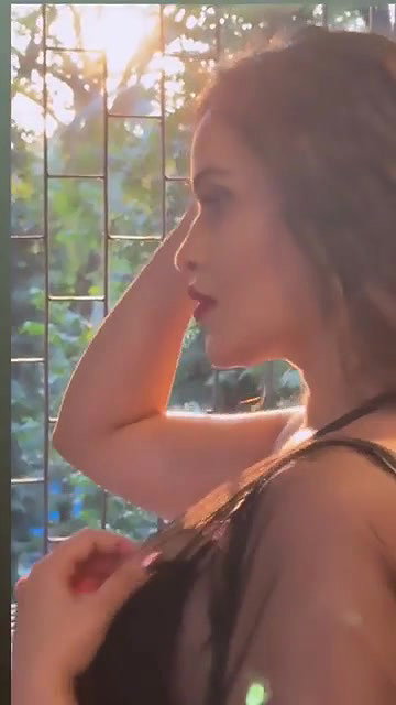 Prajakta Dussane Saree Slutty TEMPTING BACKLESS TEASE2