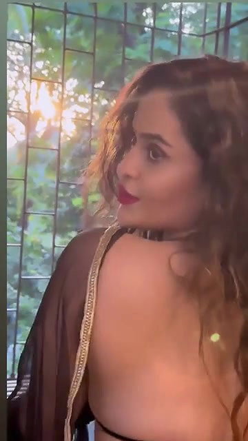 Prajakta Dussane Saree Slutty TEMPTING BACKLESS TEASE2