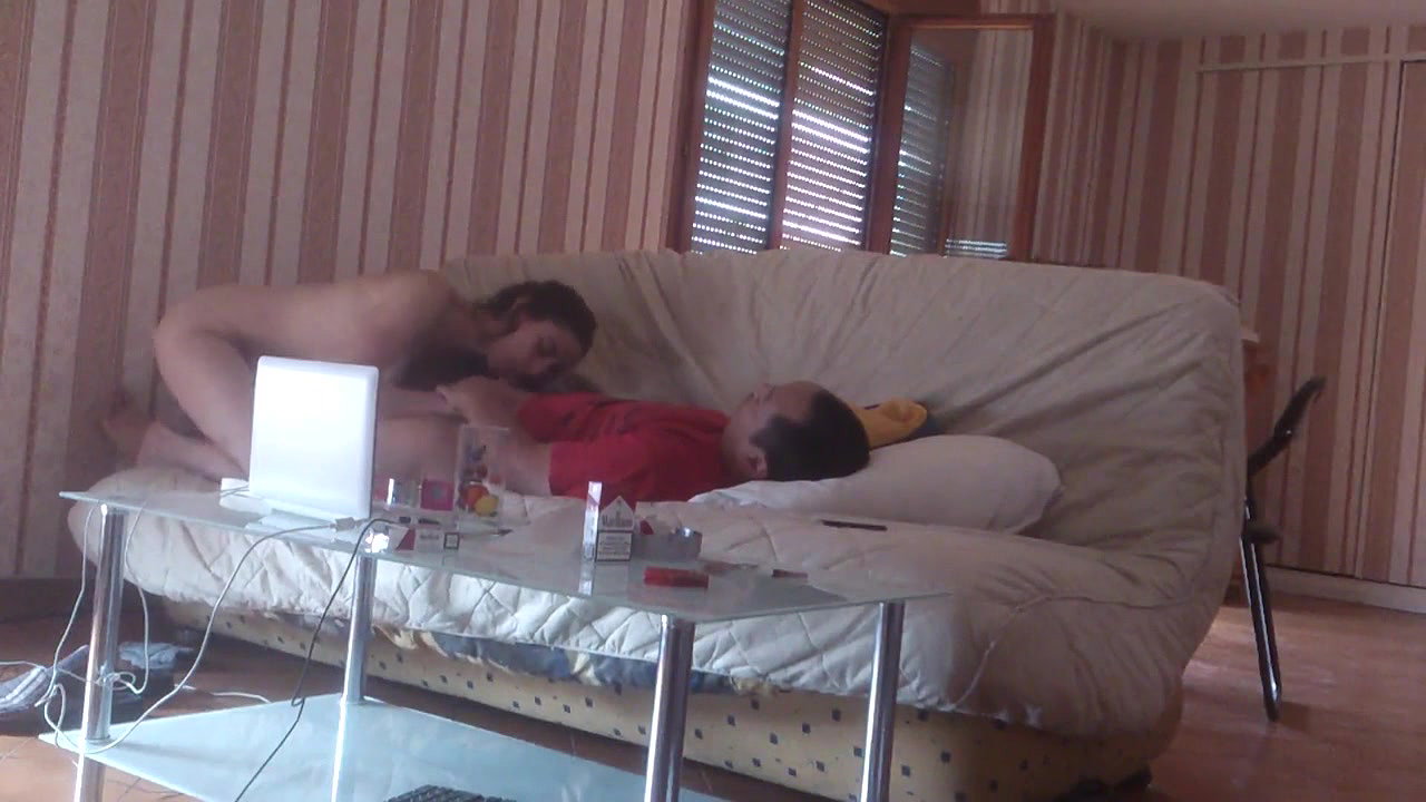Cuckold husband found his cheating wife with cum filled pussy after creampie gangbang_34901036