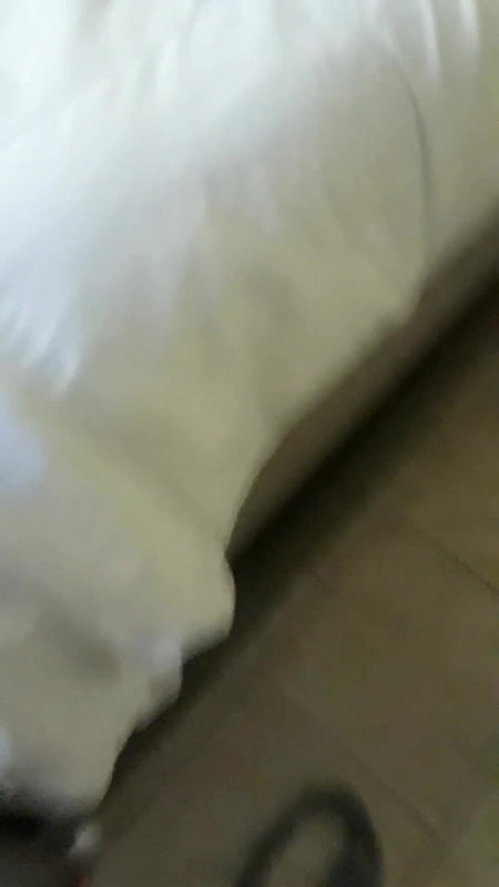 CUCKOLD REALE – Marito cornuto sottomesso accompagna moglie dallamante_1dfe2cbd