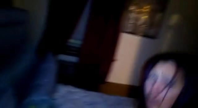 Esta usuaria de xvideos no podiacute_a quedarse son una dotacioacute_n de verga mia y cumplirle su fantasia cuckold a su marido con una videollamada_80e27bbf