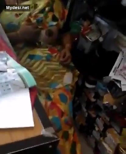 Aunty in Shop showing boobs to Shop Owner