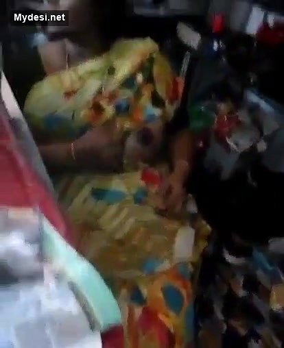 Aunty in Shop showing boobs to Shop Owner