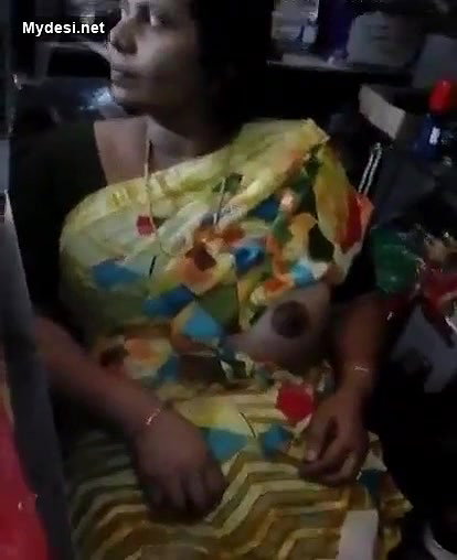 Aunty in Shop showing boobs to Shop Owner