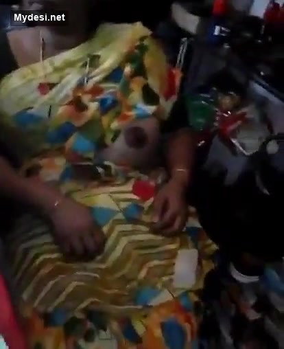 Aunty in Shop showing boobs to Shop Owner