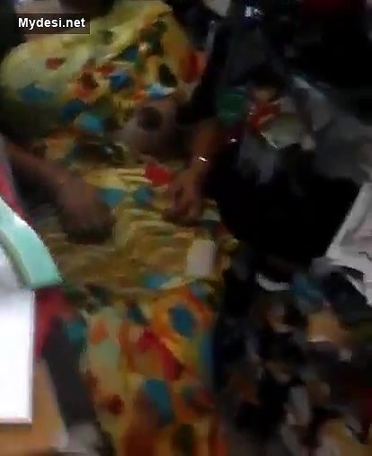 Aunty in Shop showing boobs to Shop Owner