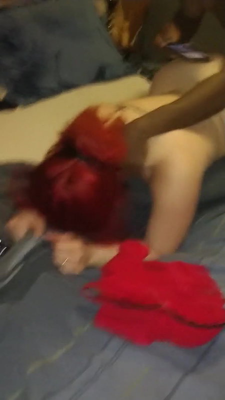 Stepson fucks his stepmother under the sheets and the cuckold doesnt notice_671cd937