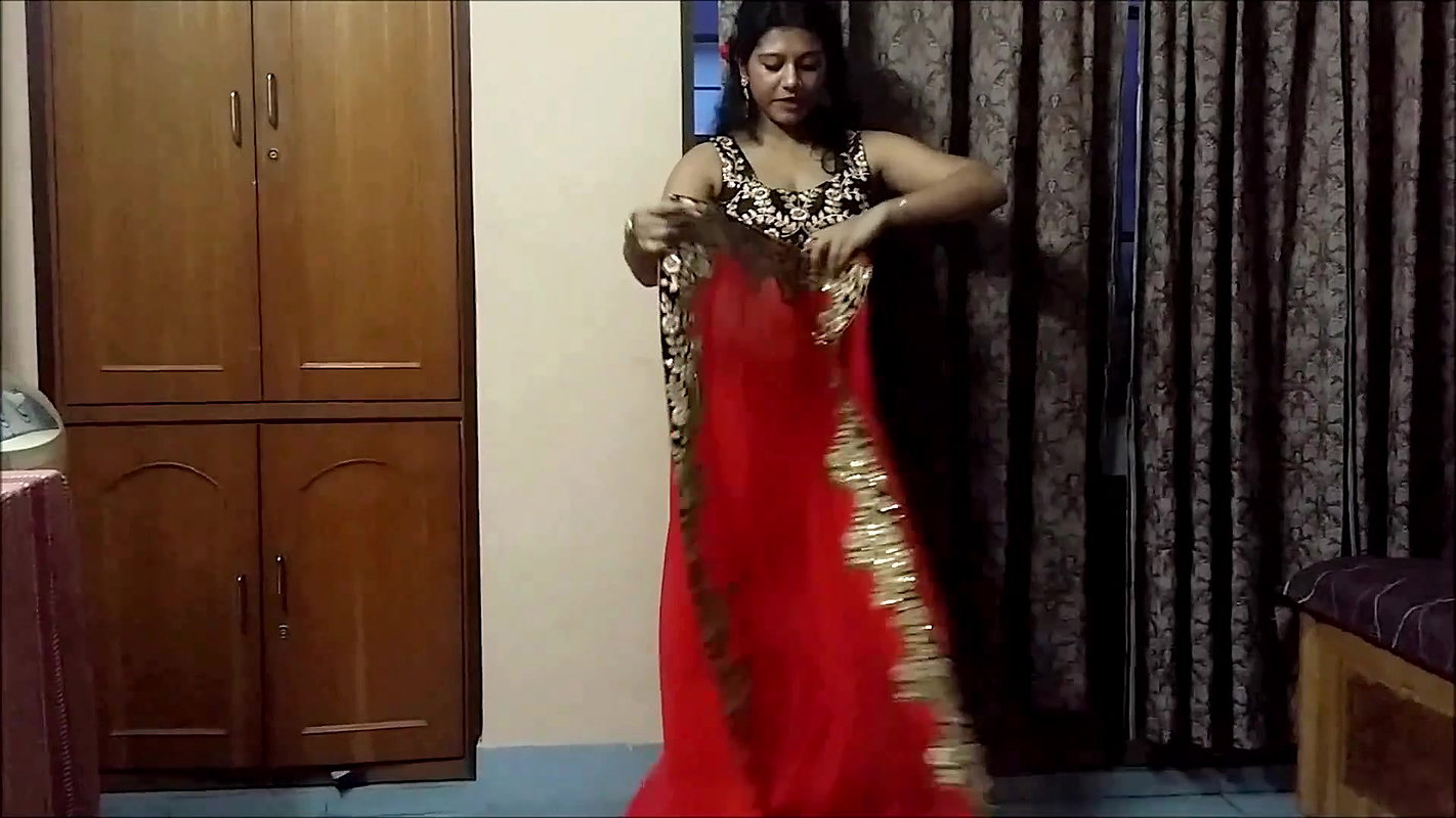 Bengali Lady sexy saree drape in red saree showing pierced fleshy navel 22