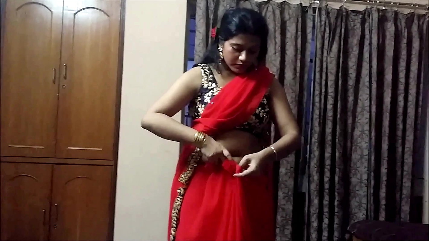 Bengali Lady sexy saree drape in red saree showing pierced fleshy navel 22
