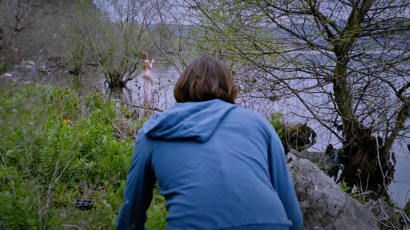 Erika Aurora outdoor naked scenes in Tredicesimo Apostolo 22