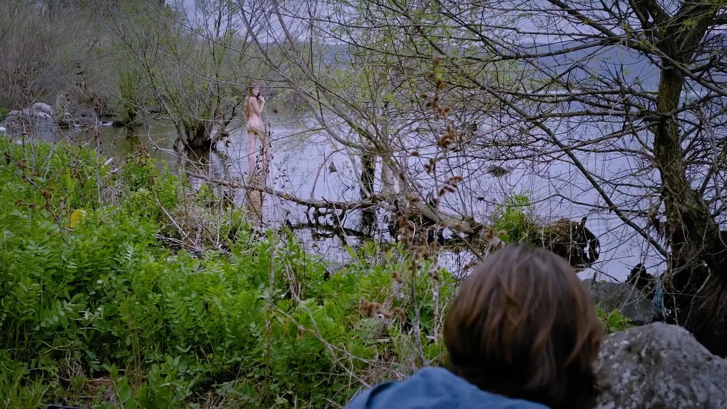 Erika Aurora outdoor naked scenes in Tredicesimo Apostolo 22